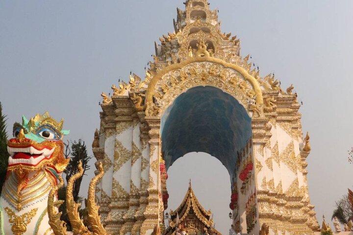 Private Tour Chiang Rai 3 Wonderful Temples & Lalitta Cafe