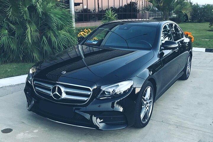 Arrival Transfer from Paris Airport CDG to Paris in Private Car