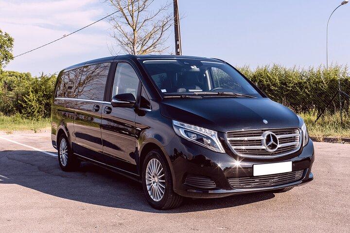 Paris to Reims one way or round-trip transfer in Sedan Car or Van