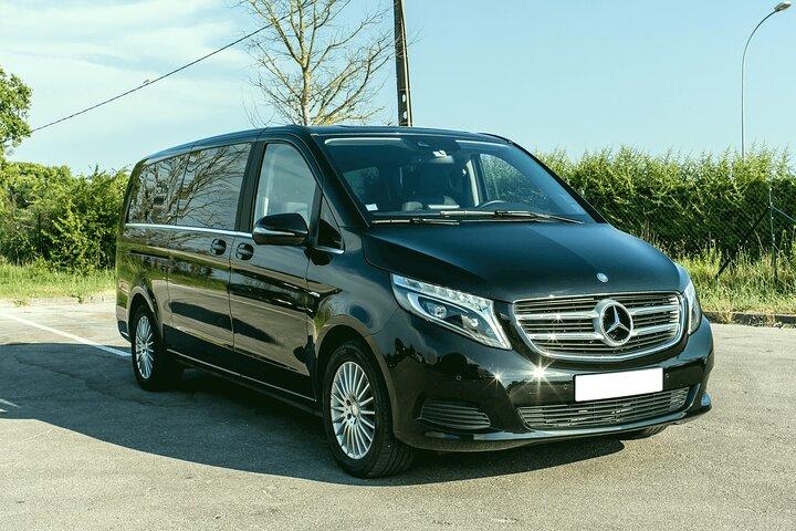 VERSAILLES CASTLE Private Round-Trip Transfer from Paris in Van