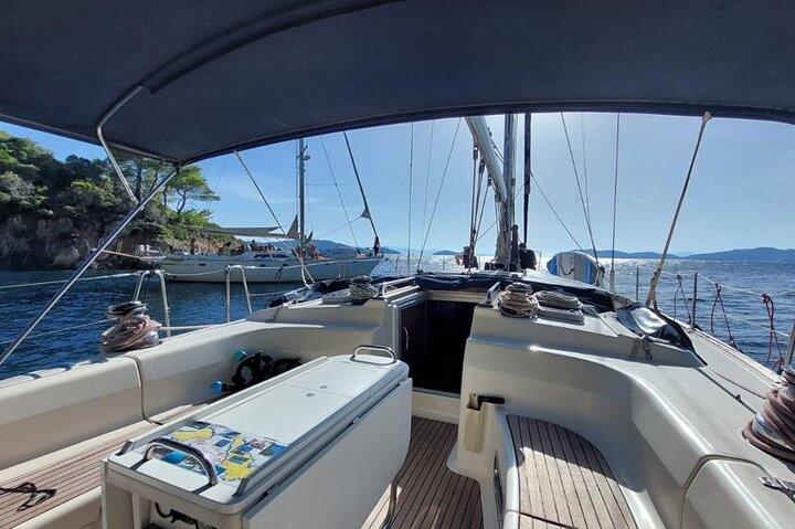 6 Hours Tour to Delos and Rhenia Islands with Sailing Yacht