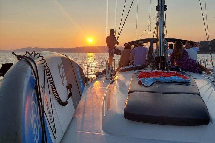 6 Hours Tour to Delos and Rhenia Islands with Sailing Yacht