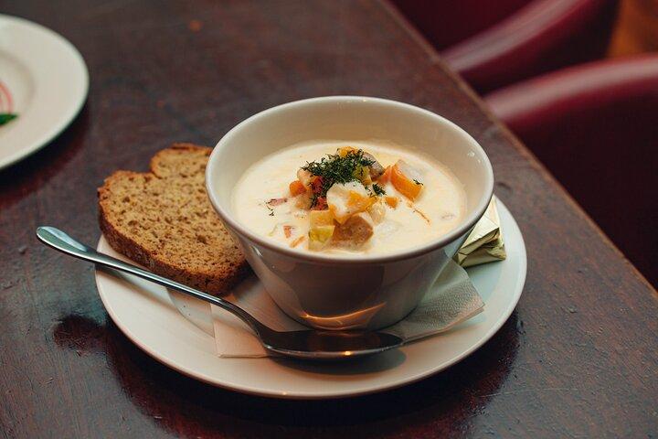 Dublin Traditional Irish 3 Course Meal & Walking Tour with guide