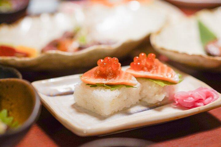 Kyoto Night Foodie Tour in Gion (9+ dishes + 6 Sake tastings)