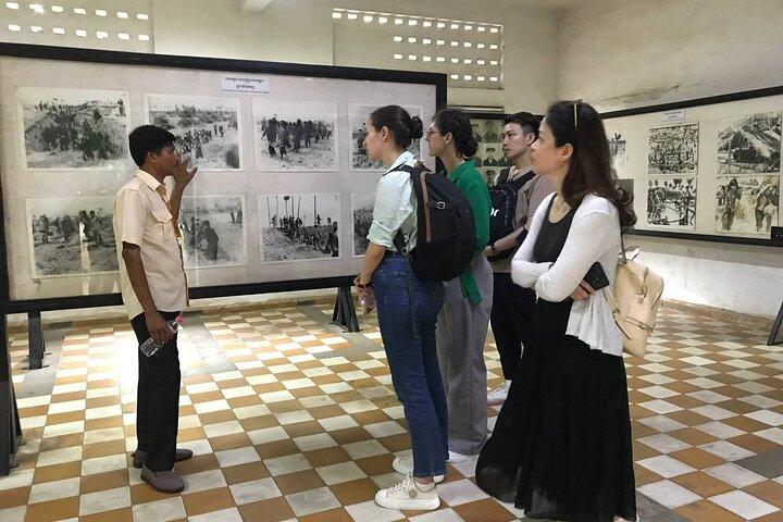 The killing field and Toul Sleng Genocide museum (S21) Tour