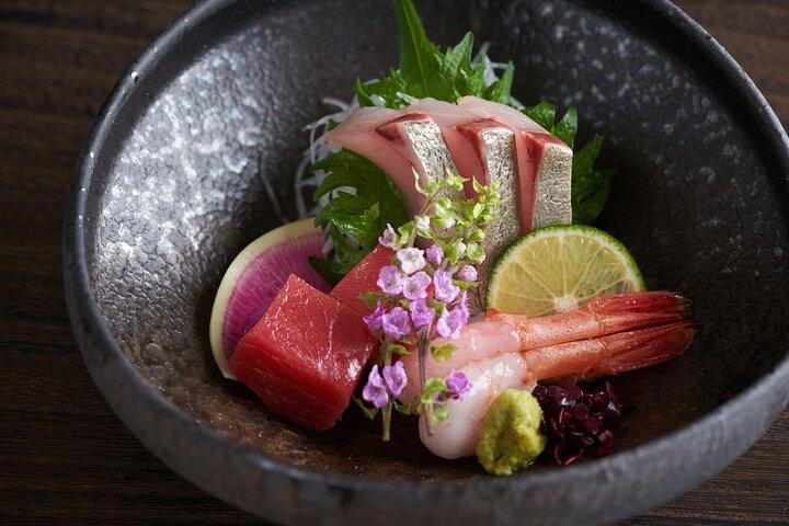 Tokyo Bar Hopping in Shinjuku: Free-flow, Full Dinner, Golden Gai