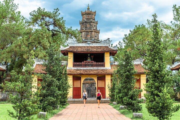Hue City Full Day Tour with Imperial Citadel and Royal Tombs