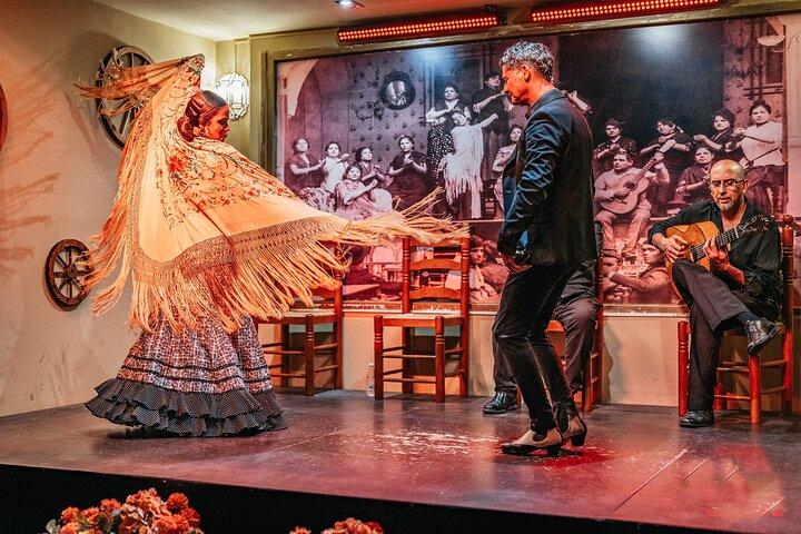 Authentic Flamenco Night in Seville - Dinner & Drinks
