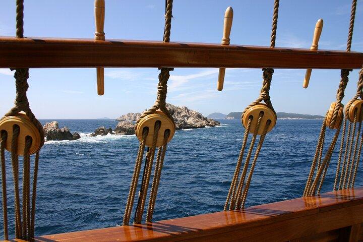 Dubrovnik Old Town Walking Tour and Cruise with Karaka