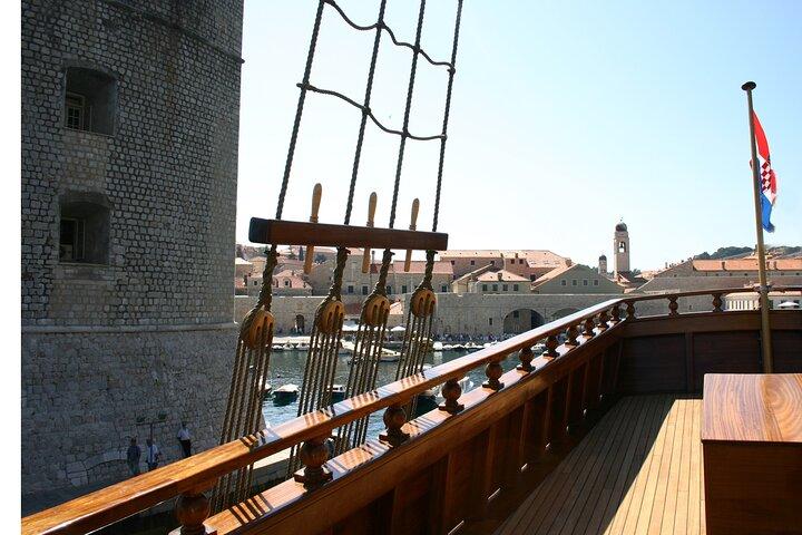 Dubrovnik Old Town Walking Tour and Cruise with Karaka