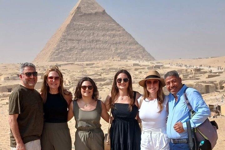 Private Tour to The Pyramids Egyptian Museum & Bazaar from Cairo