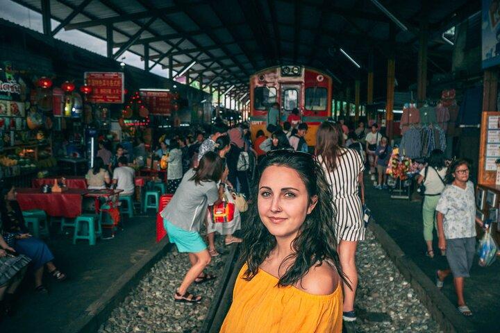 Maeklong Railway & Damnoen Saduak Floating Market Tour – Full Day