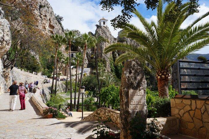 From Albir, Benidorm & Calpe: Guadalest & Algar Falls day trip