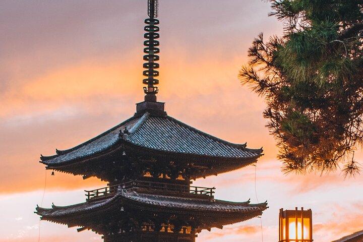 2 Hour Night Walking Tour Throughout Gion with snack