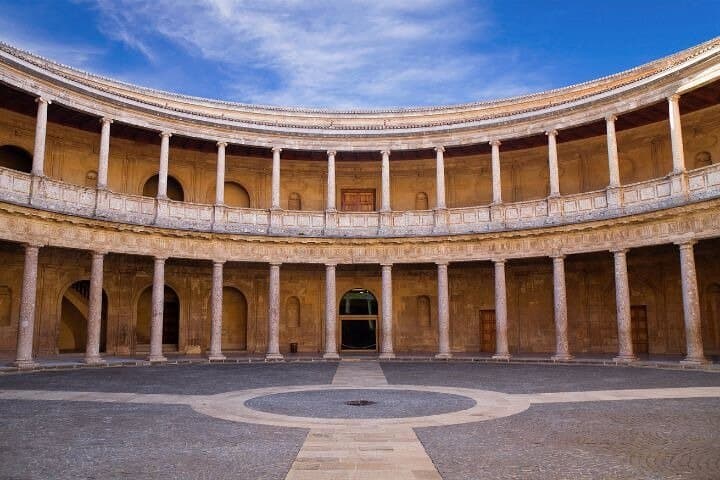 Alhambra: tour with Generalife and Alcazaba. Admission not included
