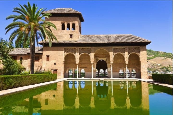 Alhambra: tour with Generalife and Alcazaba. Admission not included