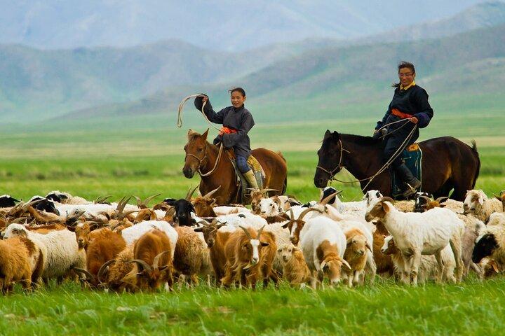 8 Days / 8 Lake area Central Mongolian horse trekking