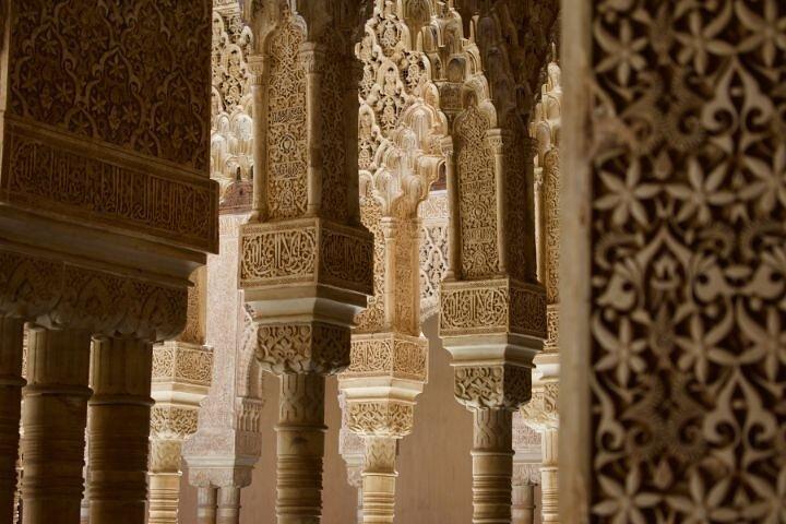 Alhambra: tour with Nasrid Palaces. Admission not included