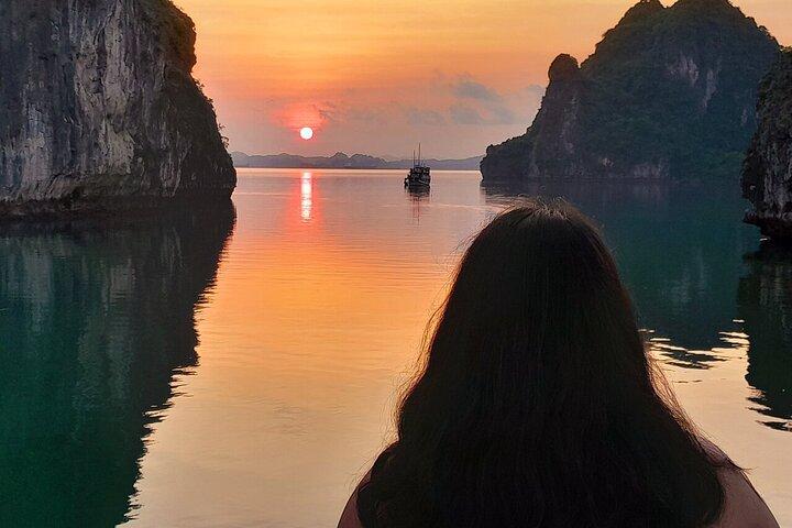 Overnight Cruise to Visit Bai Tu Long Bay 2 Days 1 Night