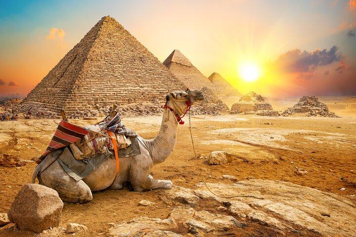 Full Day Private Tour to Pyramids, Egyptian Museum and Bazaar