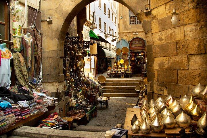 Full Day Private Tour to Pyramids, Egyptian Museum and Bazaar