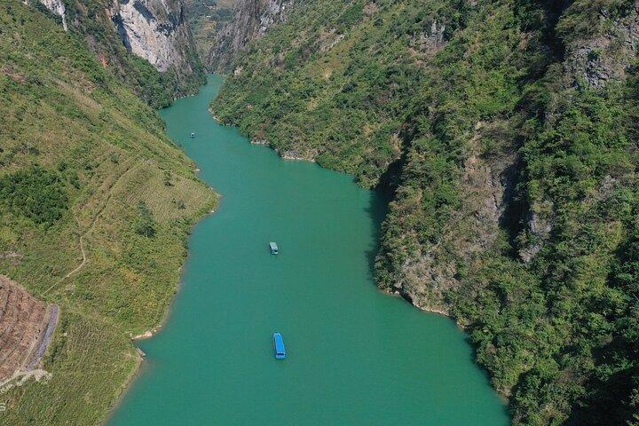 4 Days 3 Nights Ha Giang Loop Tour from Hanoi by Sleeper Bus