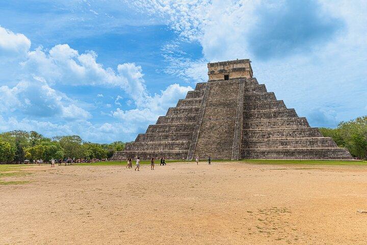 Small group tour to Chichen Itza early access + Cenote + Ekbalam