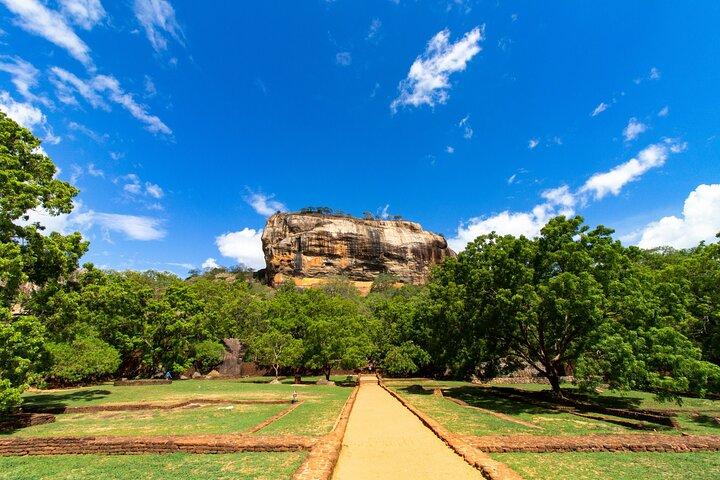 Sri Lanka Private Tour -7 Days With Driver and Vehicle