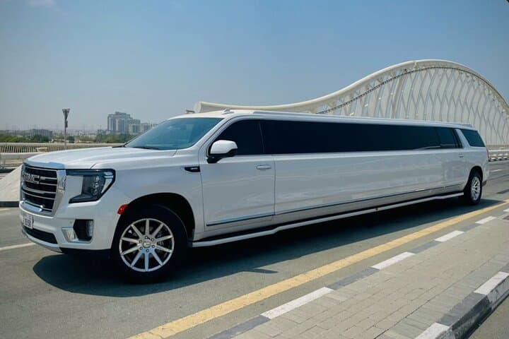 Dubai: Private Limousine ride with driver for City Tours n Events