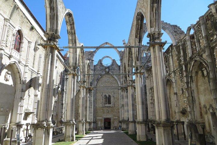 Lisbon Private Tour by Tuktuk + Live Fado Dinner
