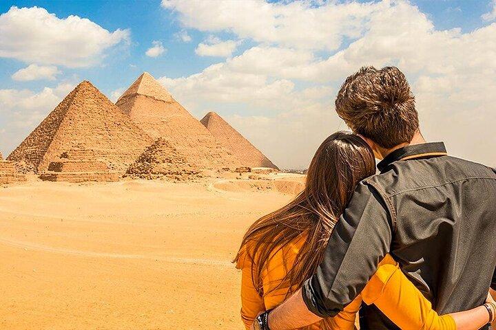 Cairo Exploration:2 Day Tour with Sound and Light Show and Dinner