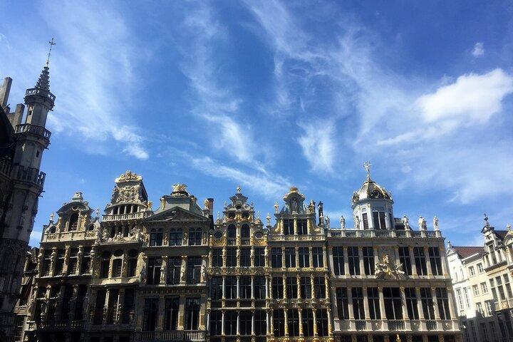 Brussels Walking Tour with Chocolate, Beer and Waffles