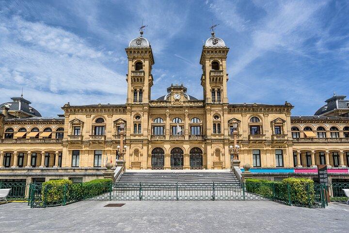 San Sebastian Historic Walking Tour in Small Group