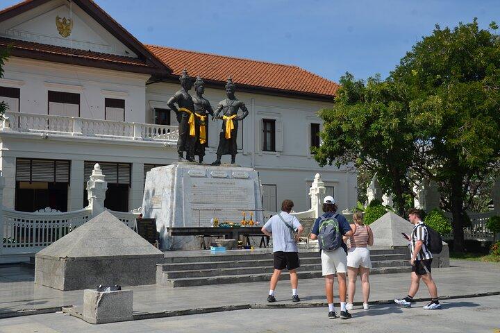 Historic Temples and City Guided Walking Tour in Chiang Mai