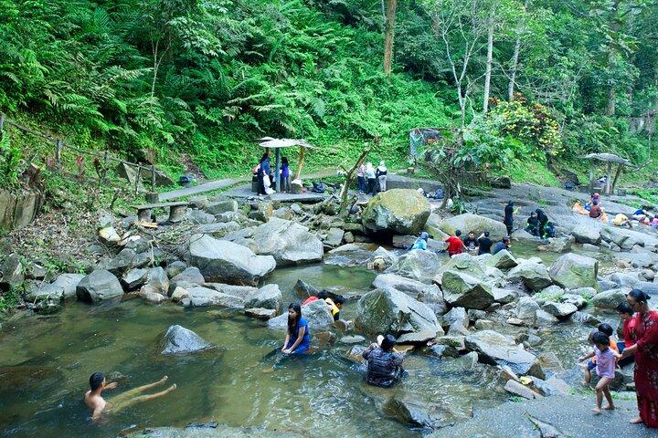 Kuala Lumpur Private Tour to Batu Caves Hotsprings And Waterfalls