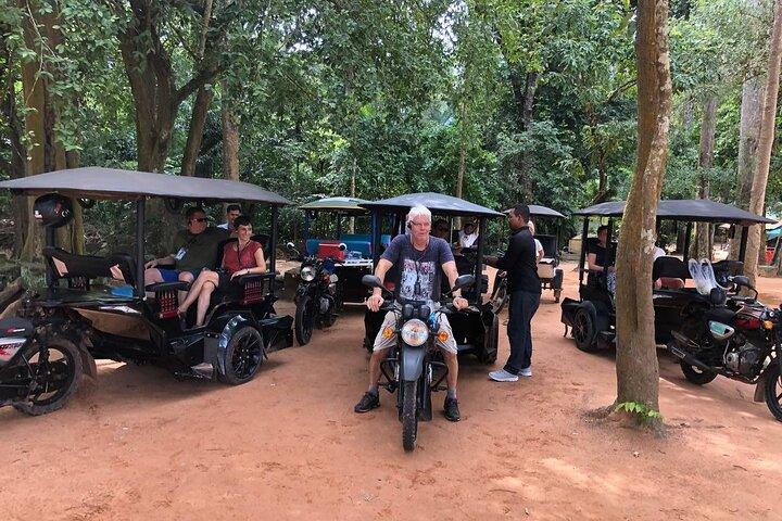 Angkor Wat Tuk Tuk Tour with Private Tour Guided