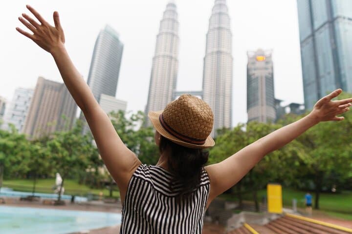 KL Tour with Petronas Twin Towers Observation Deck & Batu Cave