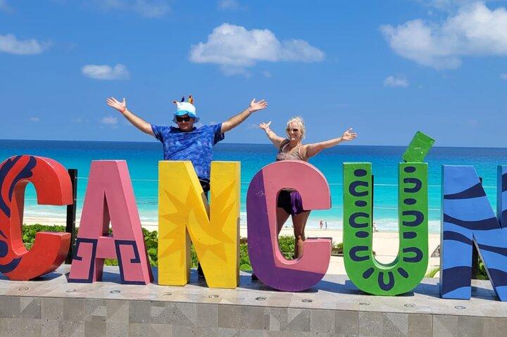 Cancun City Tour by Downtown and Turistic Hightlights on Open Bus
