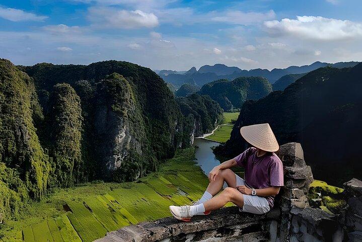 Hoa Lu - Tam Coc - Mua Cave Small Group -Buffet Lunch - Limousine