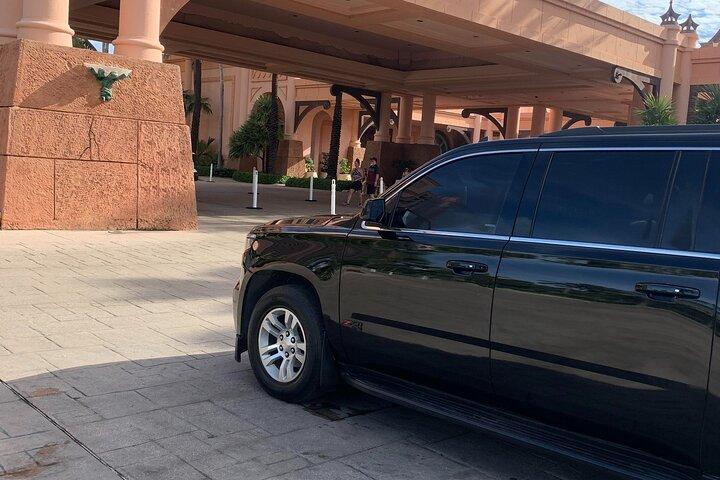 Airport-Atlantis Paradise Island Private Roundtrip Transportation