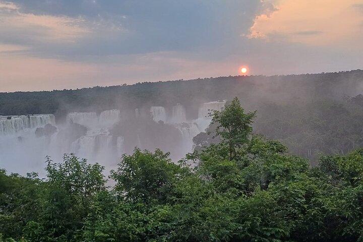 Excursion to both sides of Iguaçu Falls on the same day.
