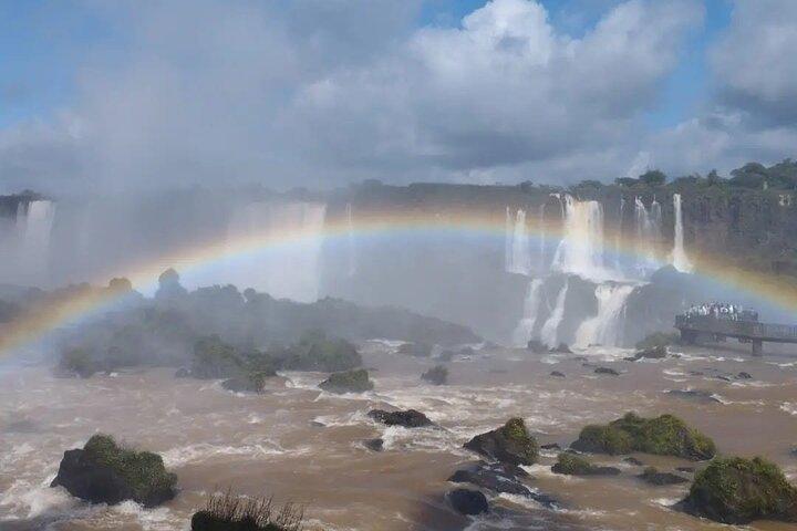 Excursion to both sides of Iguaçu Falls on the same day.
