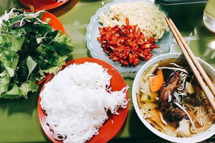 3 Hours Walking Street Food Tour with a Taste of Hanoi