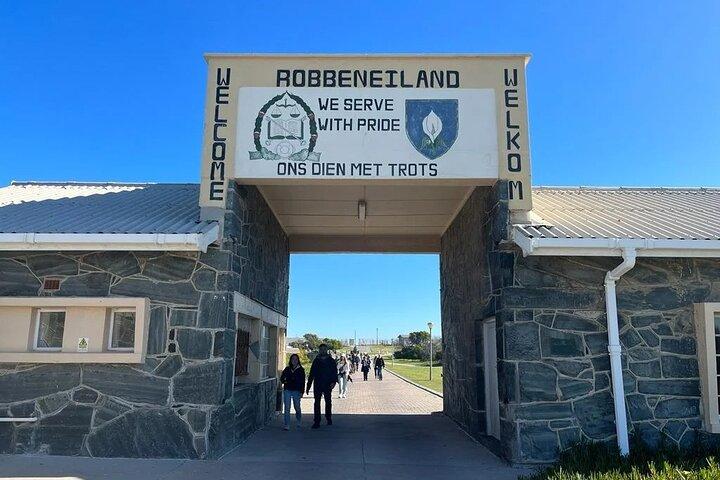 Robben Island & Kirstenbosch Gardens with Wine Tasting Experience