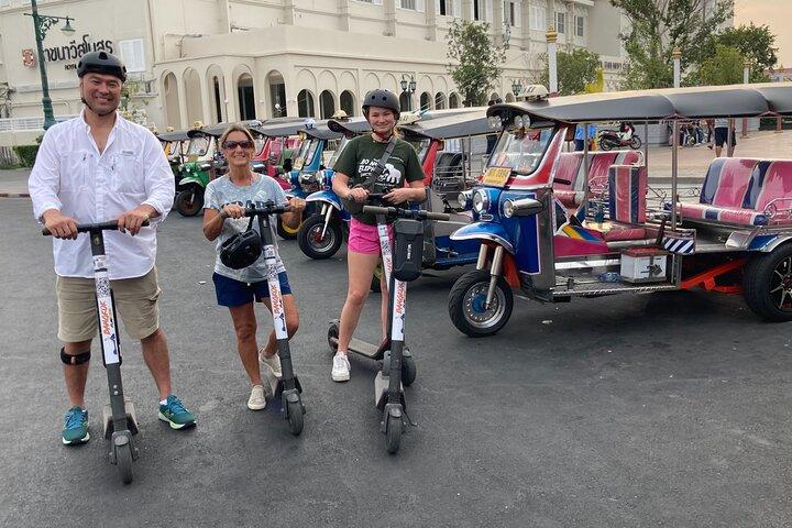 Bangkok Classic E-Scooter &/or Bike Trip