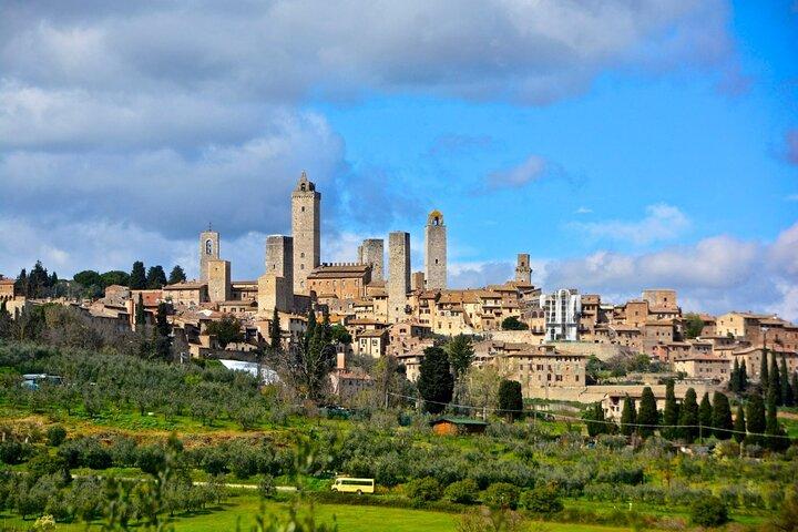 PRIVATE TOUR: Volterra & San Gimignano with Lunch & Wine Tasting Experience