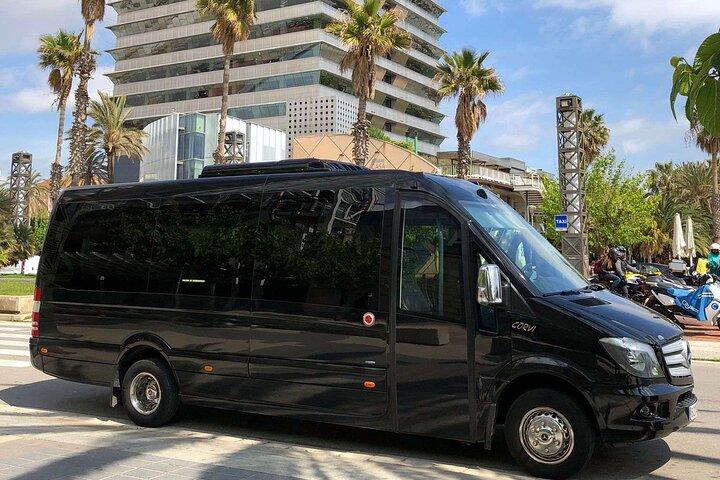 Private Self-Guided Tour in Barcelona by Minibus for 15 Passengers