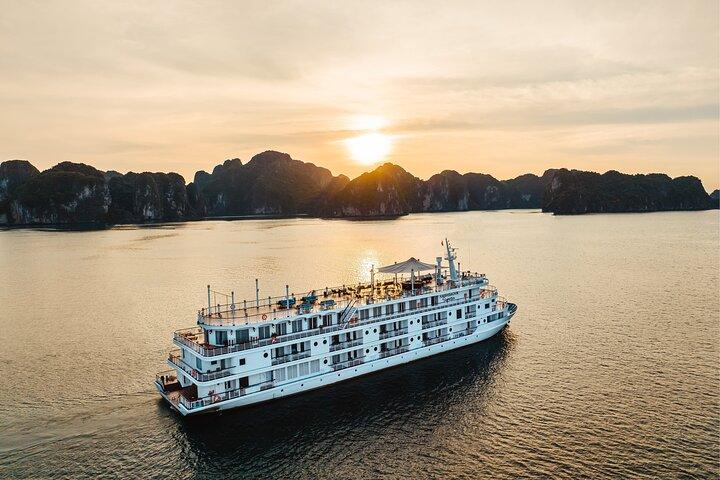 Signature Cruise Ha Long & Lan Ha Bay 2 Days 1 Night from Hanoi