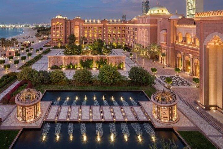 The iconic Emirates Palace Abu Dhabi Dining Experience