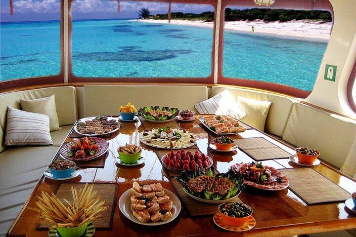 Dubai Luxury Sharing Yacht Tour
